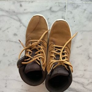 Timberland boots size 5 kids size 6.5 W
